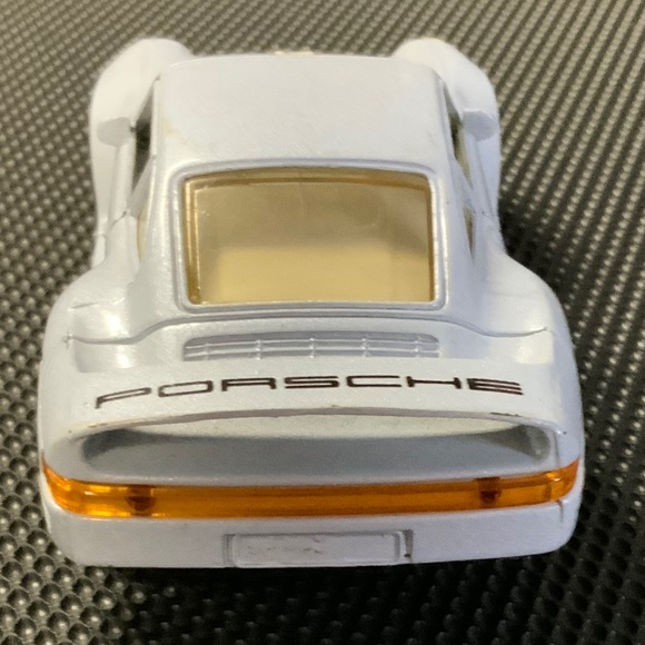 Porsche 959 1/36 Scale Toy Car - Picture 6 of 11